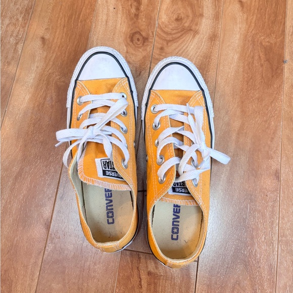 Low top yellow Converse - Picture 3 of 3